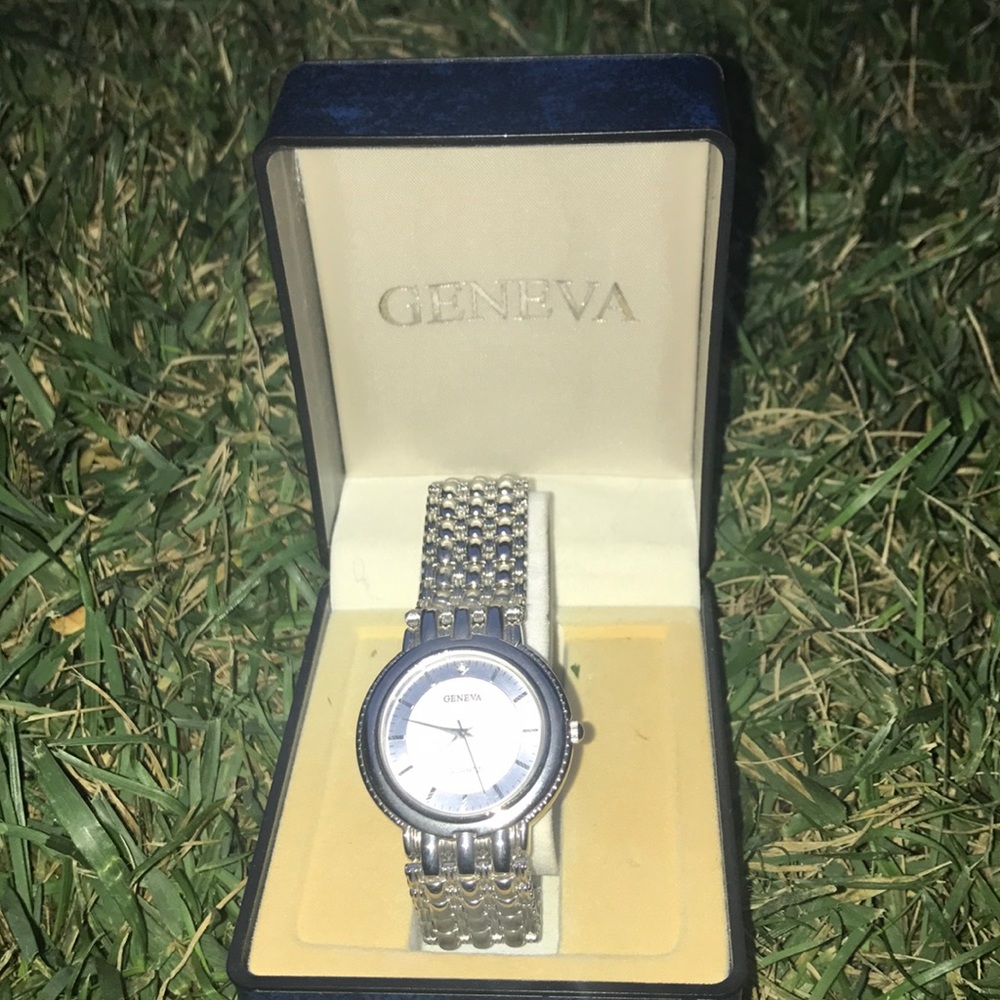 silver geneva watch ⌚️